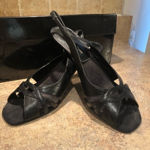 Bandolino Black Strappy Dress Sandals 7.5